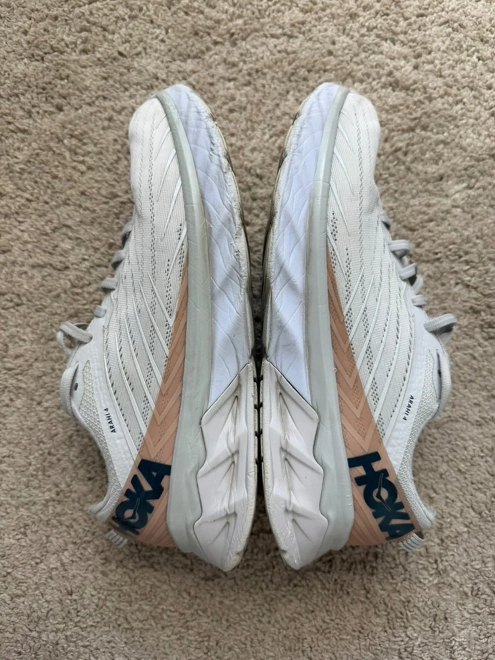 Hoka One One Arahi 4 Mens 8.5 Womens 9.5 Cushion Running Shoes Off White Tan